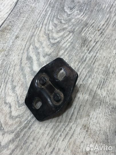 Ответная часть замка багажника lacetti хэтчбек