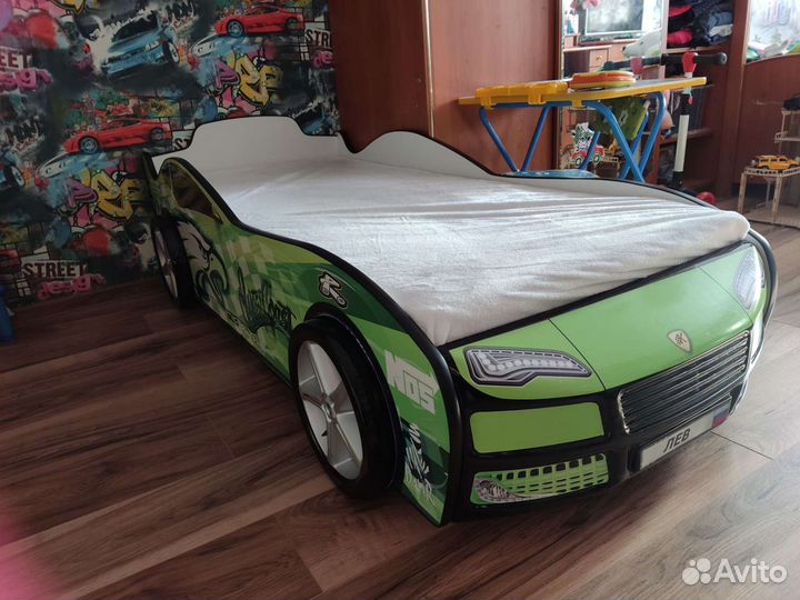 Кровать машинка