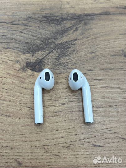 Левый наушник Airpods 1