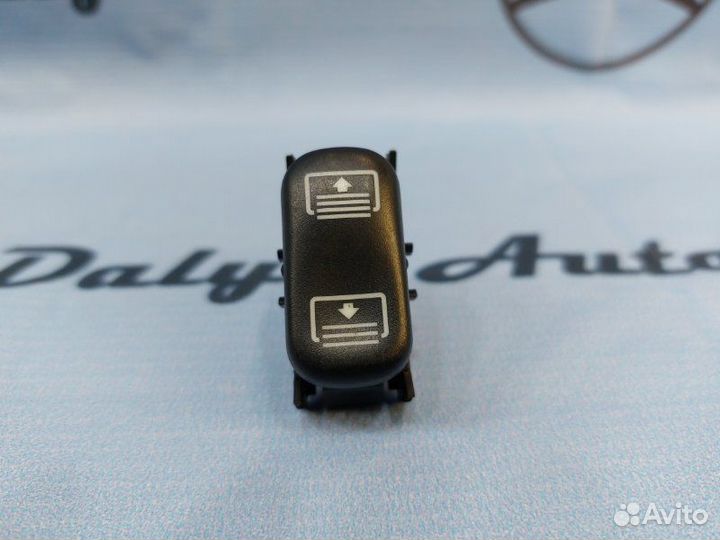 Кнопка управления шторкой Mercedes-Benz E-Class