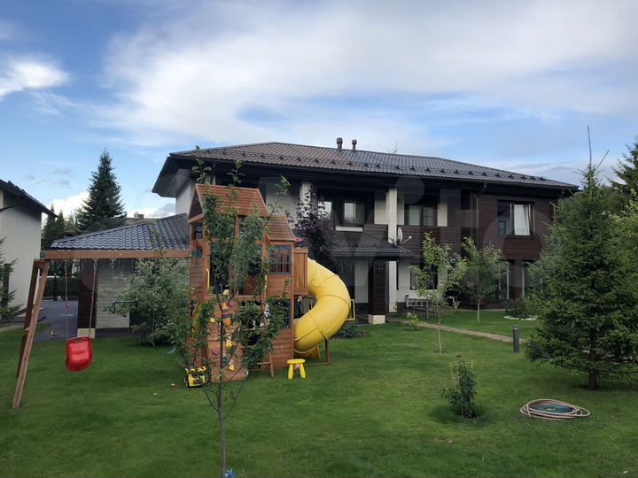 Дом 300 м² на участке 15 сот.