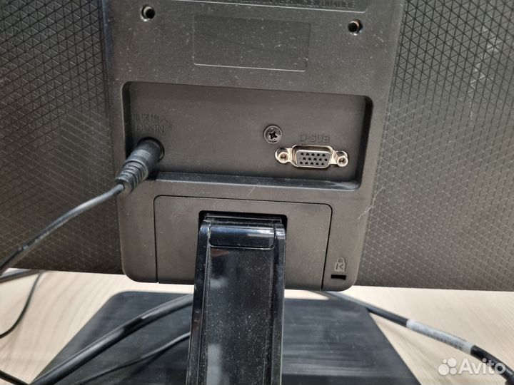 Монитор LG 22