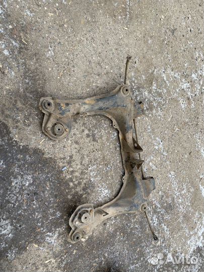 Подрамник задний quattro Audi 80-90