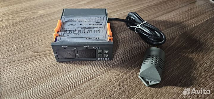 Контроллер температуры и влажности stc-3028