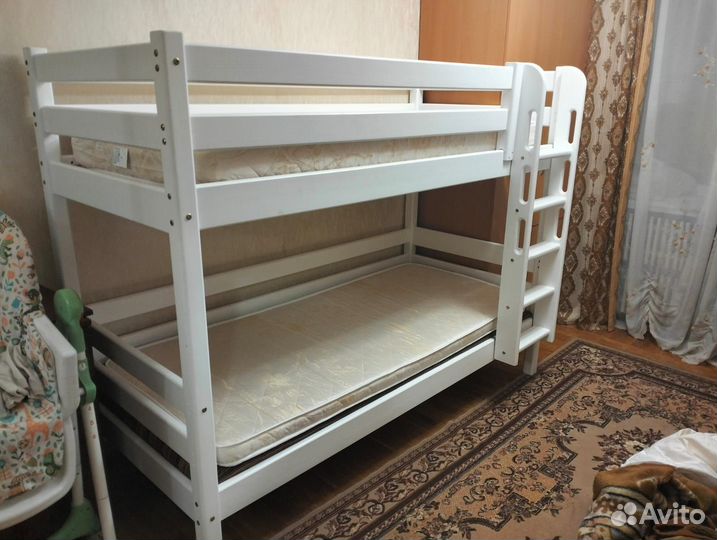 Кровать двухьярусная