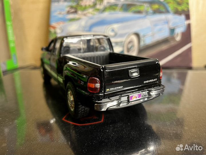 Модель Chevrolet Silverado 1:24