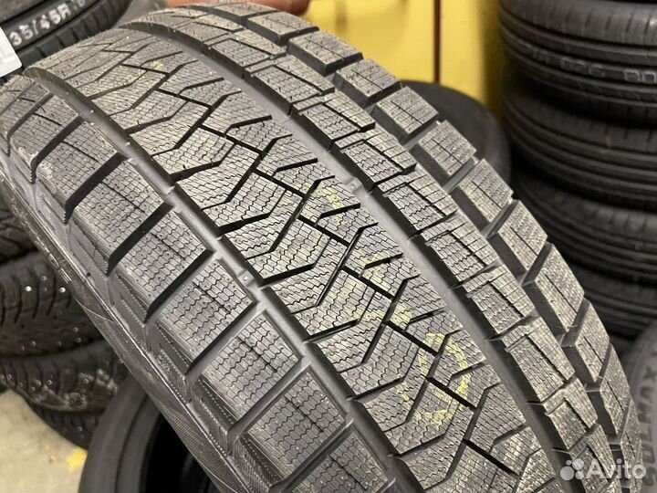 Pirelli Formula Ice FR 225/55 R18 102H