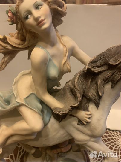 Статуэтка Всадница