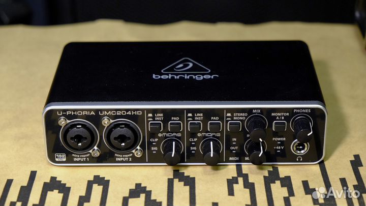 Звуковая карта Behringer U-Phoria UMC204HD