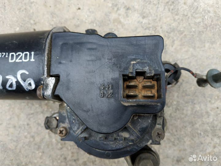 Мотор передних стеклоочистителей Mazda Demio