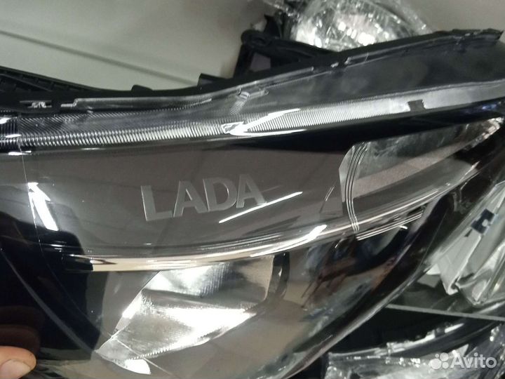 Передняя правая фара лада Веста