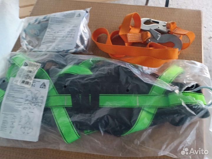 Страховочная привязь