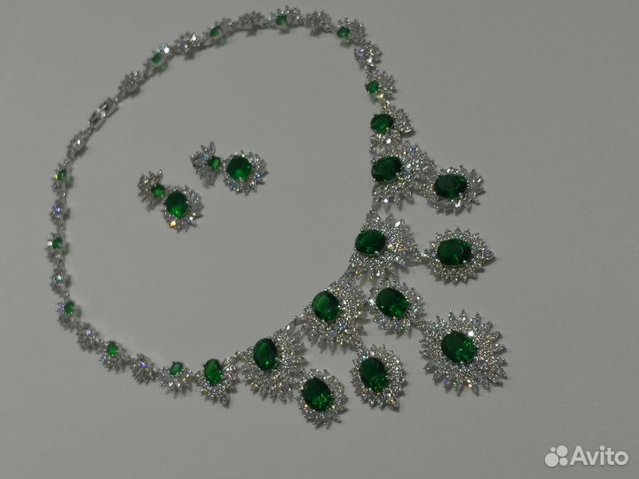 Набор бижутерии колье и серьги