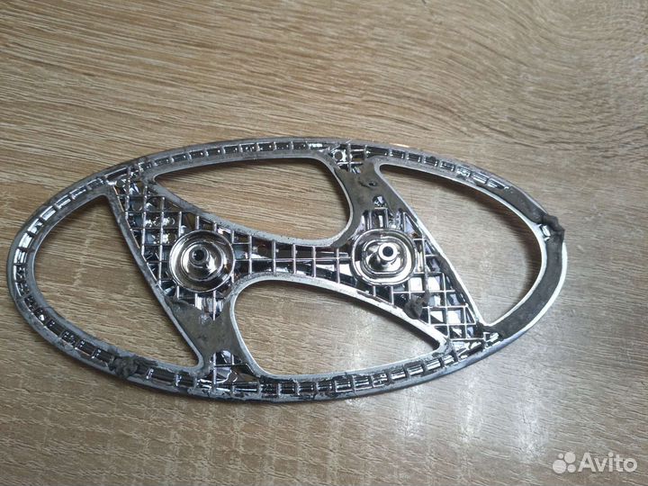 Значок крышки багажника Hyundai Solaris 2