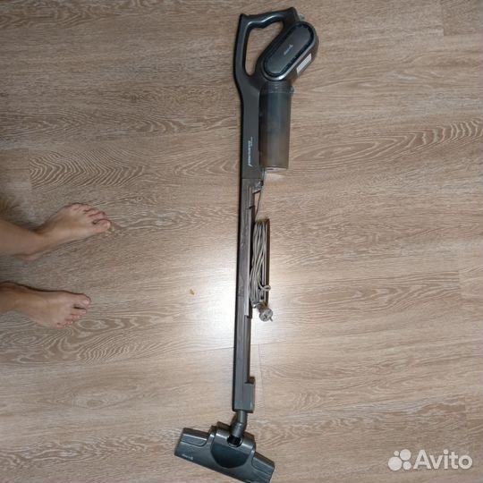 Пылесос вертикальный