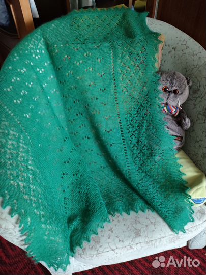 Платок -шаль ручной работы