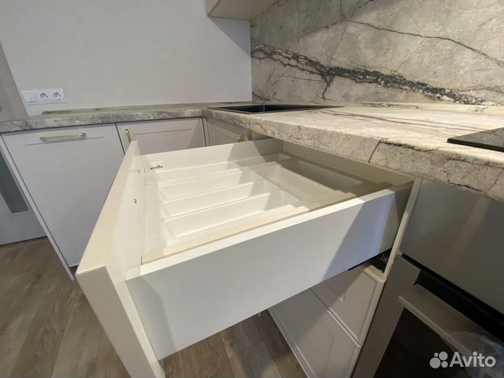 Кухонный гарнитур угловой в новостройку