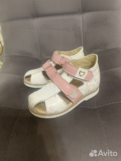 Сандалии для девочки