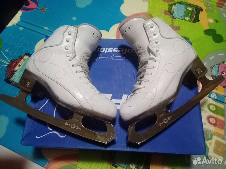 Коньки фигурные Risport royal 255