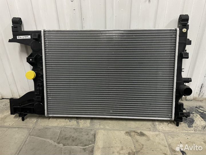 Радиатор охлаждения двигателя Astra J Cruze