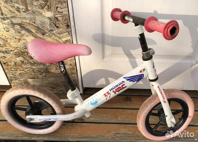 Продам беговел бу