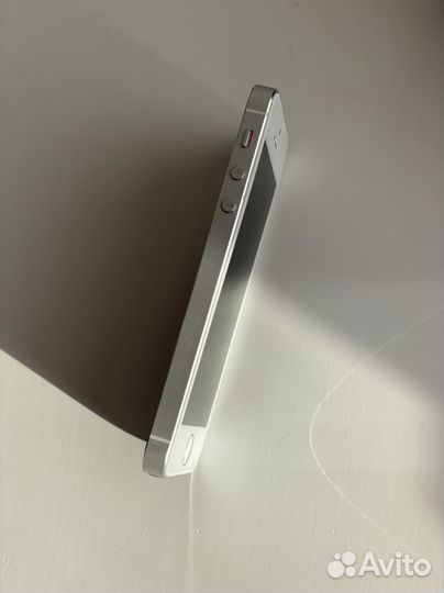 Телефон iPhone 5s