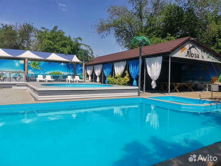 Отдых у бассейна