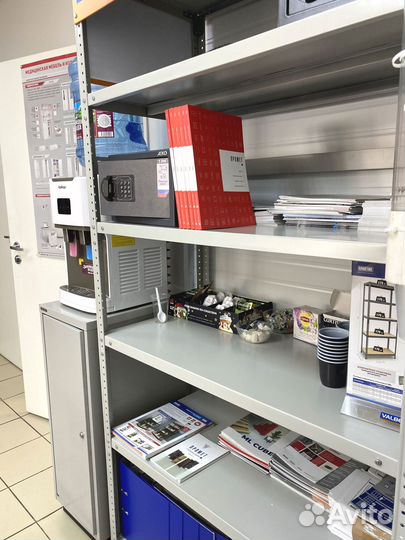 Металлические стеллажи для магазина