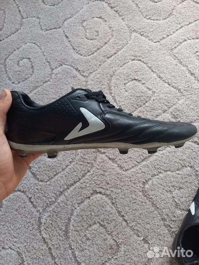 Футбольные бутсы demix