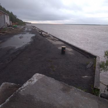 Часть грузового причала морского порта Мезень