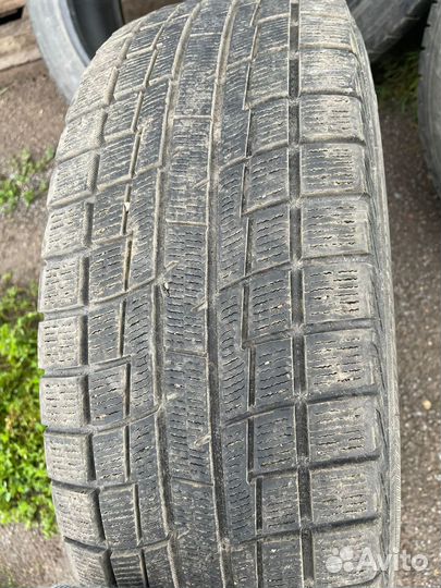 Yokohama Ice Guard Studless IG50 215/65 R16
