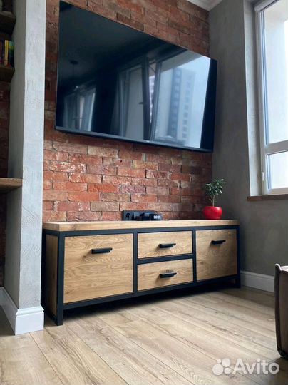 Тумба под телевизор с ящиками, массив дуба