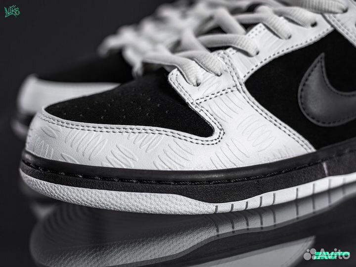 Nike Dunk Low SB x tightbooth black white