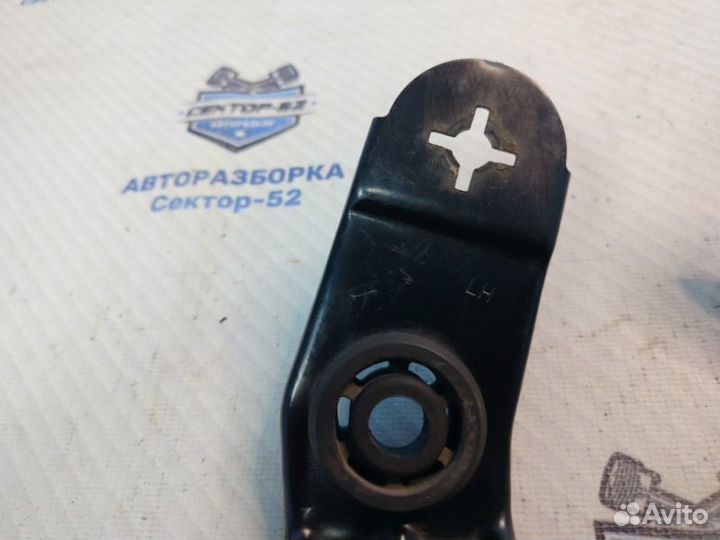 Кронштейн радиатора Chevrolet Captiva C100