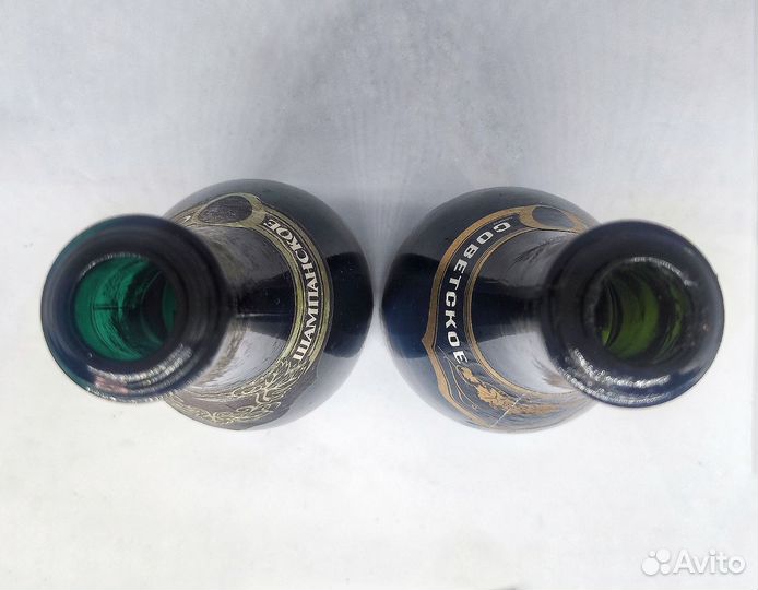 Старые бутылки с этикетками от Советского