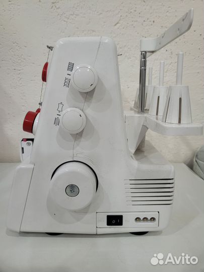 Бытовой оверлок Janome