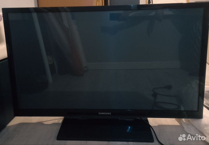 Телевизор Samsung PS43E451A2W, черный бу