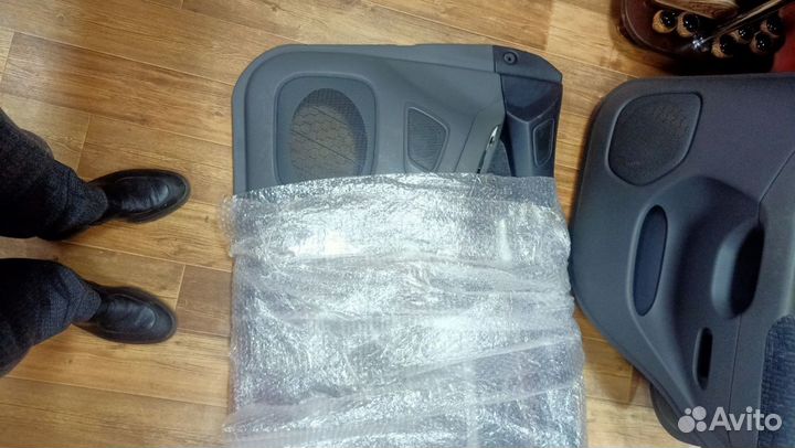 Обшивка двери Toyota Land Cruiser Prado GRJ120