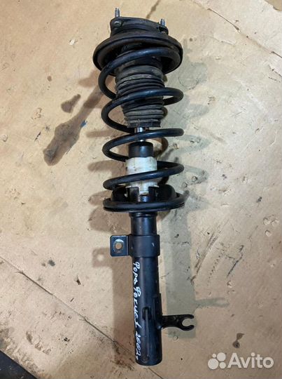 Амортизатор передний левый Ford Focus 1 2002г. 1.8
