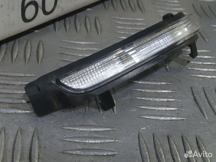 Б/У Повторитель в зеркало правое#001