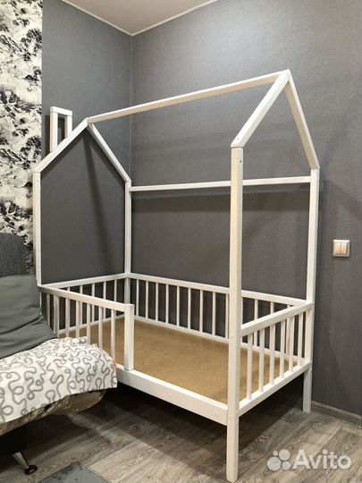 Детская кровать домик