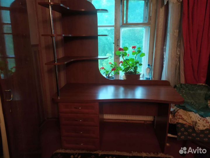 Письменный стол