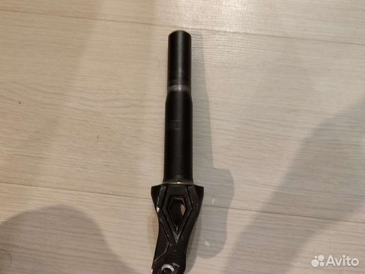 Вилка для трюкового самоката