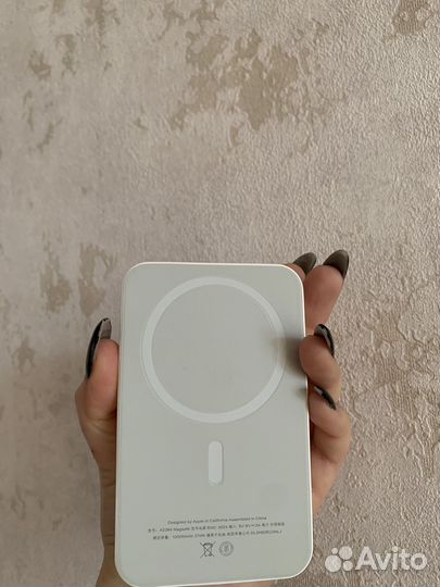 Повербанк apple