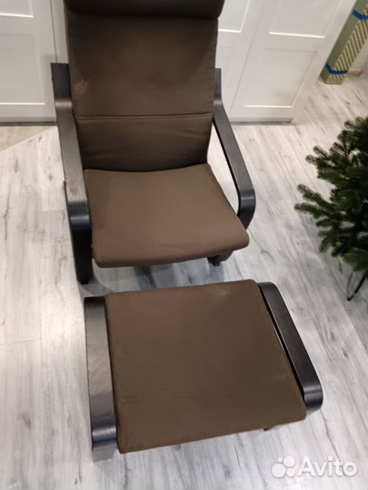 Кресло IKEA Poeng с подставкой для ног