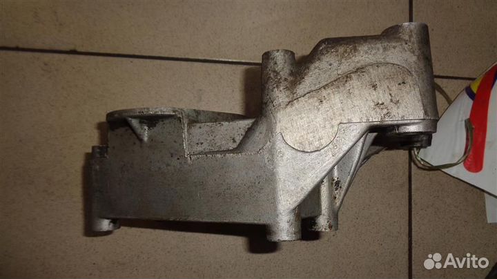 Кронштейн генератора Land Rover Discovery 1 1989