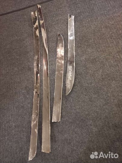 Накладки на дверь Toyota Prius ZVW30