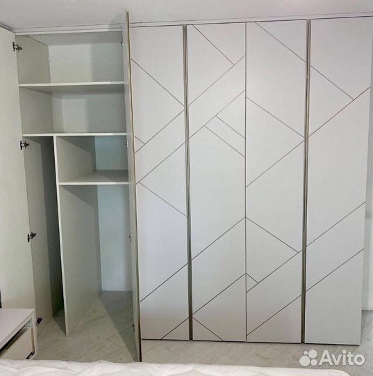 Шкаф с зеркалом