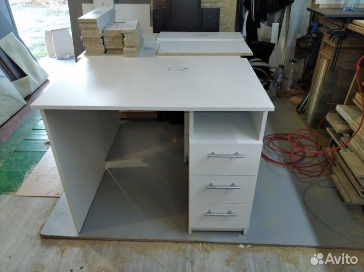 Письменный стол