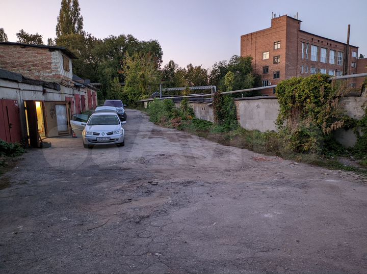 Гараж, > 30 м²